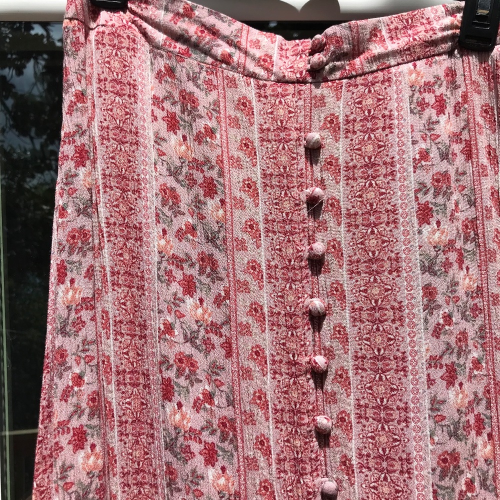 Hippie Rose brand Floral mid length Skirt Women’s Size Large